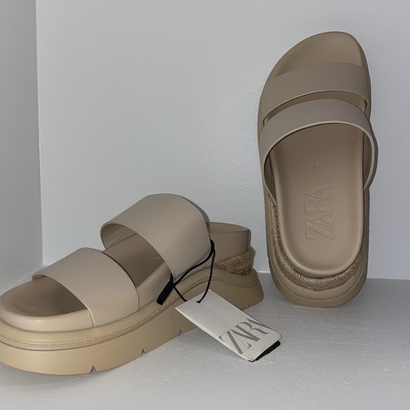 𝗡𝗪𝗧 𝗭𝗮𝗿𝗮 • Rubberized Low Heel Sandals - Picture 9 of 11